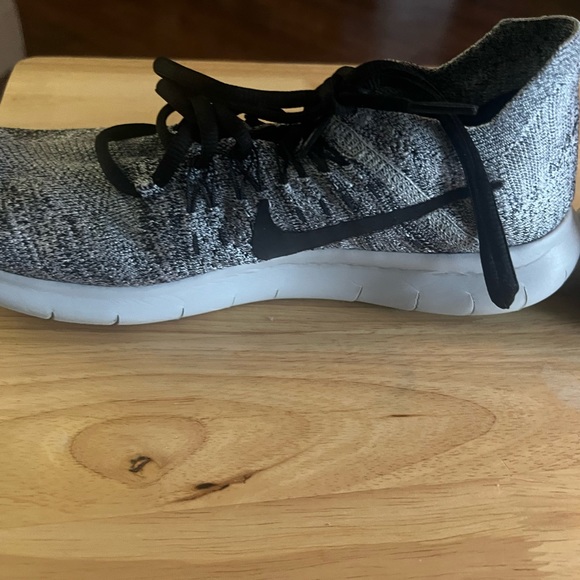 Nike Running Shoes - Picture 6 of 6